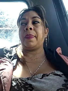 Snapshot of Laura-Hernandez chatting on November 2025 03:23:02 PM Laura-Hernandez online show from November 2025 03:23:02 PM