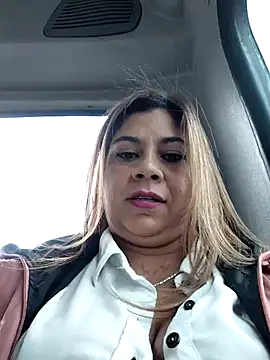 Snapshot of Laura-Hernandez chatting on November 2025 04:29:02 PM Laura-Hernandez online show from November 2025 04:29:02 PM