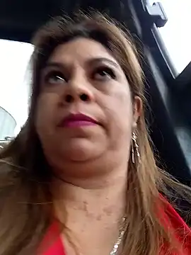 Snapshot of Laura-Hernandez chatting on November 2025 03:22:01 PM Laura-Hernandez online show from November 2025 03:22:01 PM