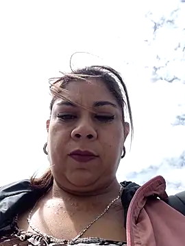 Snapshot of Laura-Hernandez chatting on November 2025 03:18:02 PM Laura-Hernandez online show from November 2025 03:18:02 PM