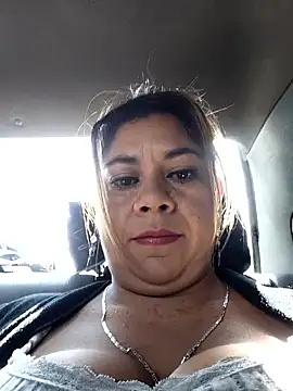 Snapshot of Laura-Hernandez chatting on November 2025 02:49:01 PM Laura-Hernandez online show from November 2025 02:49:01 PM