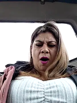 Snapshot of Laura-Hernandez chatting on November 2025 02:39:01 PM Laura-Hernandez online show from November 2025 02:39:01 PM