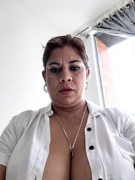 Laura-Hernandez online show from May 2026 07:55:01 PM