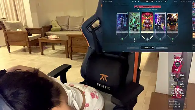 JayJaylov online show from December 2024 04:57:01 PM