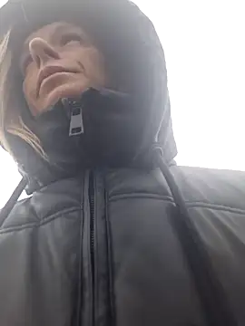 YourJuliena online show from January 2025 12:23:01 PM