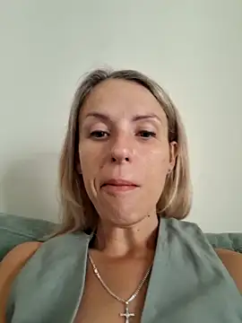 YourJuliena online show from February 2025 09:22:02 AM