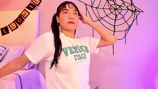 Maia W10 online show from October 2025 12:39:02 PM