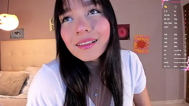 Snapshot of Maia_W10 chatting on June 2026 12:33:02 PM Maia W10 online show from June 2026 12:33:02 PM