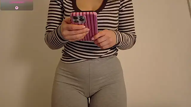 kotekxx000 online show from December 2025 03:50:02 PM