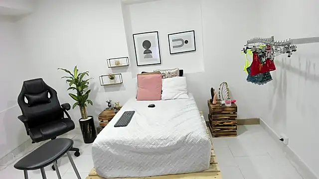 Snapshot of afrodita_martinez chatting on January 2025 10:24:01 PM afrodita martinez online show from January 2025 10:24:01 PM