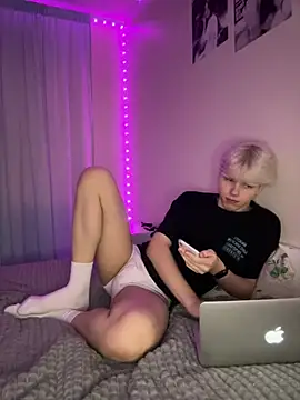 Snapshot of metratok chatting on December 2024 04:32:02 PM metratok online show from December 2024 04:32:02 PM