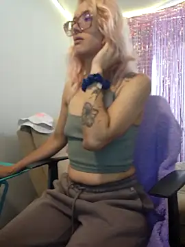 Snapshot of 911Calling chatting on February 2025 09:44:02 PM 911Calling online show from February 2025 09:44:02 PM