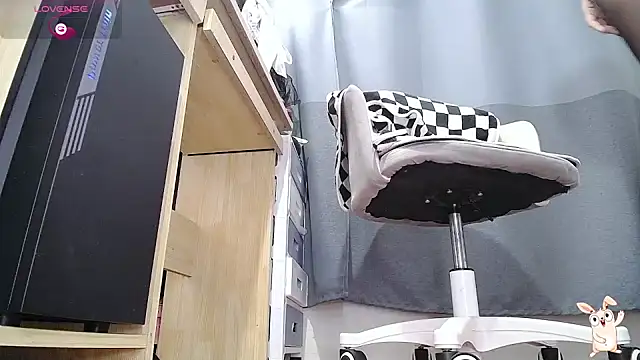 Snapshot of CN-Doudou chatting on October 2025 04:13:02 AM CN-Doudou online show from October 2025 04:13:02 AM