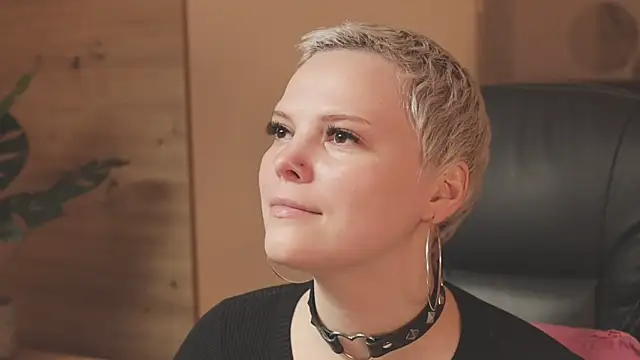 LikaBerry1 online show from November 2025 12:31:02 PM