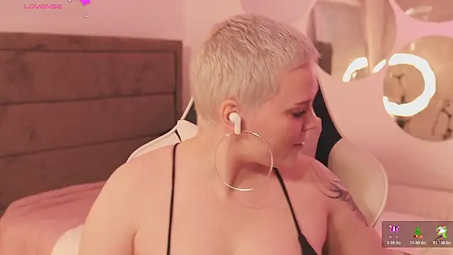 LikaBerry1 online show from February 2026 04:22:02 PM