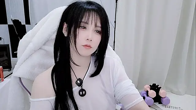 Snapshot of Vaness-a chatting on April 2026 05:28:01 PM Vaness-a online show from April 2026 05:28:01 PM