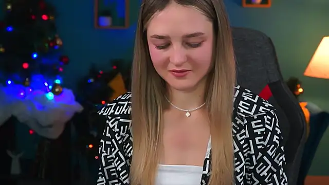 Snapshot of DeboraLarson chatting on December 2024 04:09:02 AM DeboraLarson online show from December 2024 04:09:02 AM