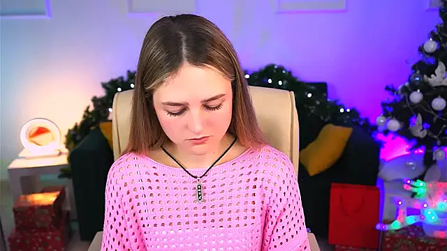 Snapshot of DeboraLarson chatting on December 2024 04:09:01 AM DeboraLarson online show from December 2024 04:09:01 AM