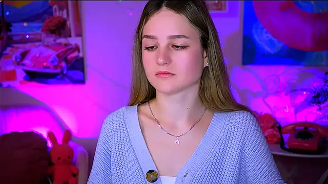 Snapshot of DeboraLarson chatting on February 2025 03:45:01 AM DeboraLarson online show from February 2025 03:45:01 AM