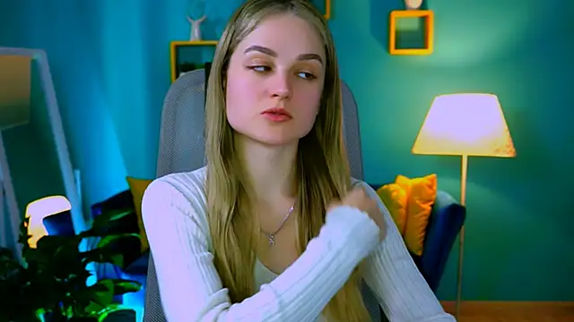 Snapshot of DeboraLarson chatting on March 2025 08:18:02 AM DeboraLarson online show from March 2025 08:18:02 AM