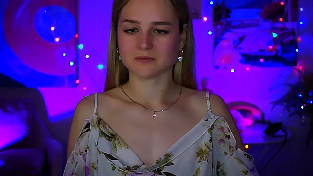 Snapshot of DeboraLarson chatting on October 2025 05:28:01 AM DeboraLarson online show from October 2025 05:28:01 AM