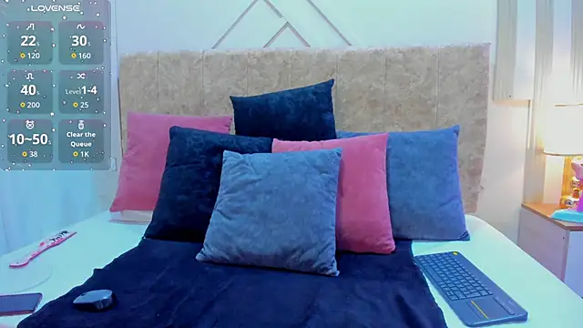 ashley  foxx  online show from November 2025 02:06:02 PM