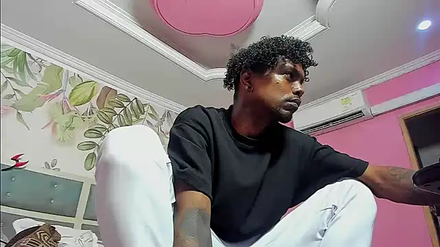 Snapshot of bigblackhotx1 chatting on January 2026 04:11:01 PM bigblackhotx1 online show from January 2026 04:11:01 PM