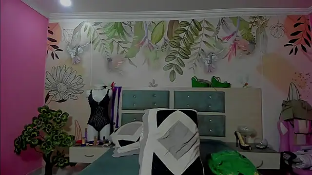 Snapshot of bigblackhotx1 chatting on February 2026 01:17:01 PM bigblackhotx1 online show from February 2026 01:17:01 PM