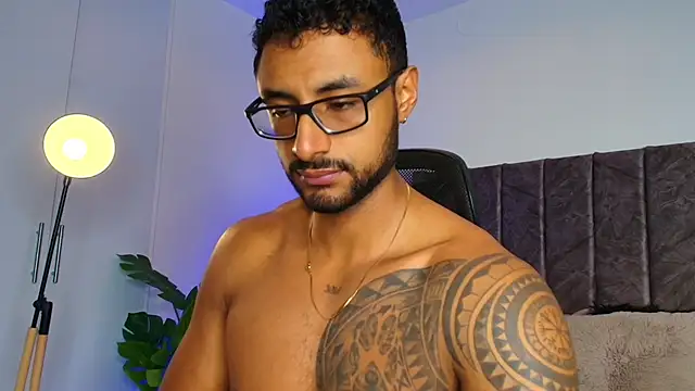 LiamGarcia1 online show from October 2025 02:01:02 PM