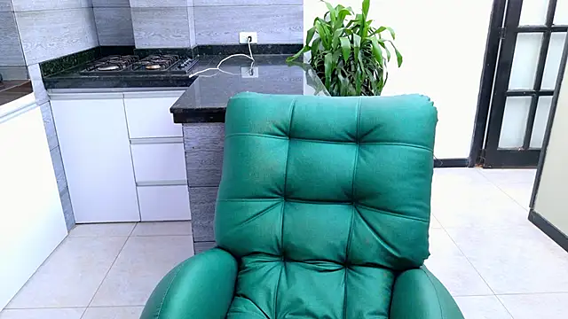 Snapshot of mistressesmoon chatting on December 2024 09:40:02 PM mistressesmoon online show from December 2024 09:40:02 PM