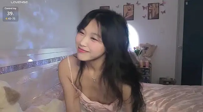 Snapshot of Luminous163 chatting on January 2025 03:44:01 PM Luminous163 online show from January 2025 03:44:01 PM