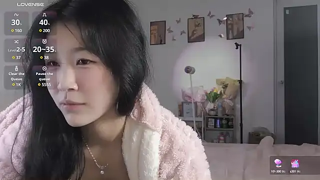 Snapshot of Luminous163 chatting on January 2025 08:43:01 AM Luminous163 online show from January 2025 08:43:01 AM