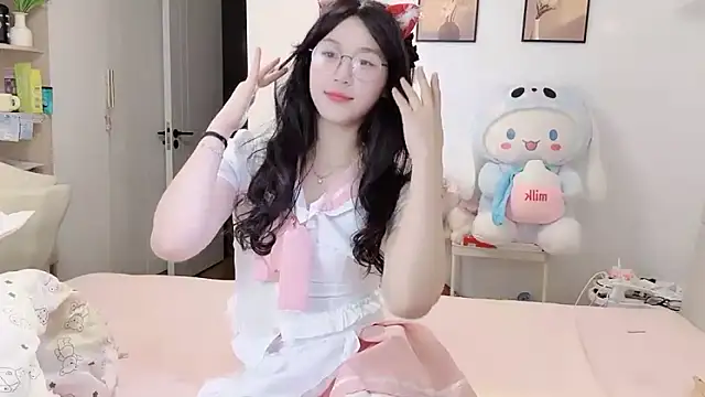 Snapshot of Luminous163 chatting on November 2025 01:11:02 PM Luminous163 online show from November 2025 01:11:02 PM