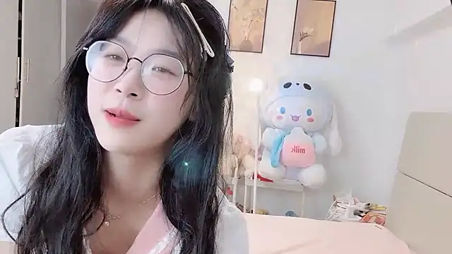 Snapshot of Luminous163 chatting on November 2025 01:22:04 PM Luminous163 online show from November 2025 01:22:04 PM