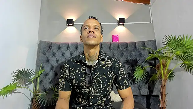 Snapshot of Salomon_koude chatting on June 2026 02:18:02 PM Salomon koude online show from June 2026 02:18:02 PM