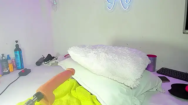 Snapshot of kyliestteel chatting on December 2024 06:07:02 AM kyliestteel online show from December 2024 06:07:02 AM