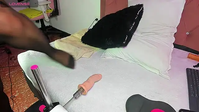 Snapshot of kyliestteel chatting on January 2025 02:31:02 AM kyliestteel online show from January 2025 02:31:02 AM