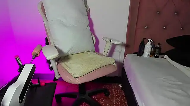 Snapshot of kyliestteel chatting on February 2025 02:40:02 AM kyliestteel online show from February 2025 02:40:02 AM