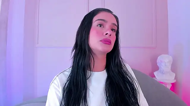 victoria milann online show from November 2025 02:39:01 PM