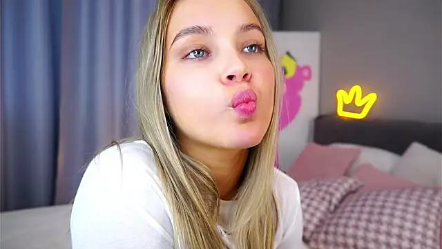 Snapshot of AftonConnett chatting on November 2025 04:44:02 AM AftonConnett online show from November 2025 04:44:02 AM