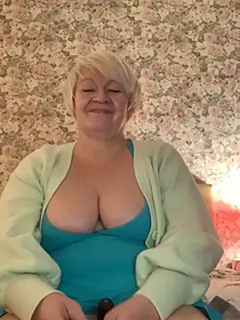 Laura Millf online show from January 2025 01:37:02 PM