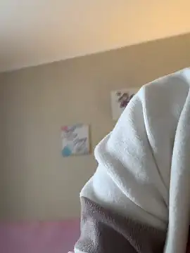 Laura Millf online show from January 2025 10:06:02 AM