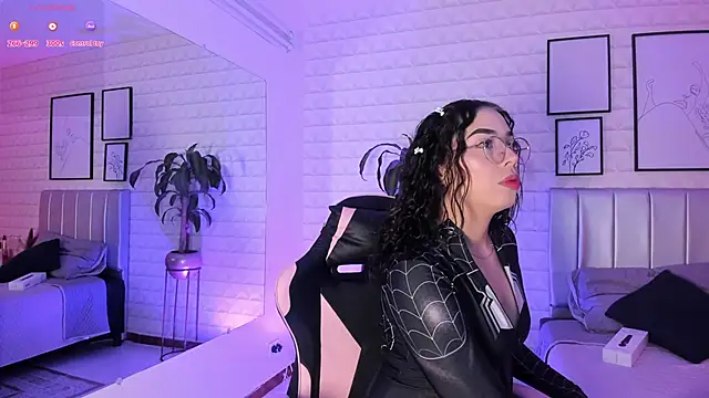 Lizzie-Evans online show from March 2026 12:02:02 PM