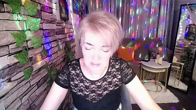 Hot Girl87 online show from December 2024 07:11:02 PM