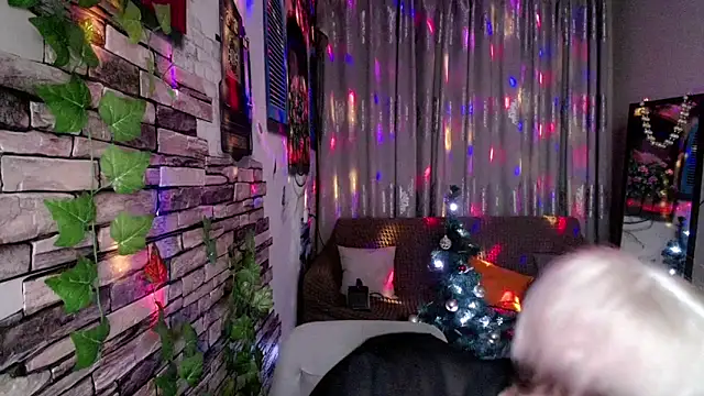 Hot Girl87 online show from December 2024 10:28:02 PM