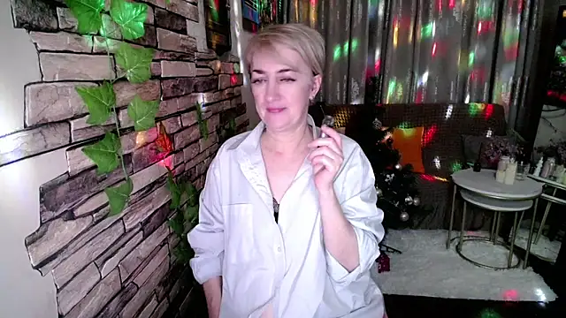 Hot Girl87 online show from December 2024 10:26:01 PM