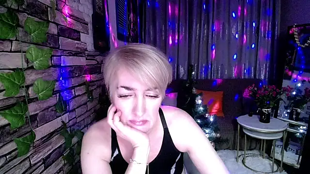 Hot Girl87 online show from December 2024 02:16:01 PM