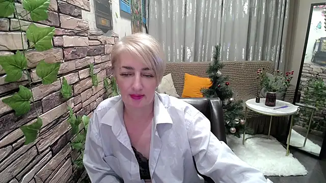 Hot Girl87 online show from December 2024 07:07:01 PM