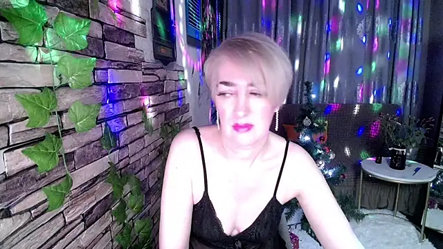 Hot Girl87 online show from December 2024 06:55:02 PM