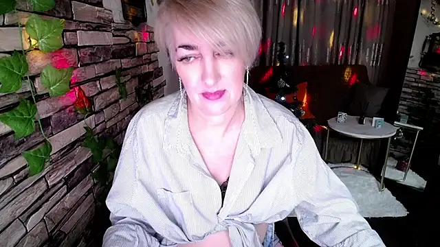 Hot Girl87 online show from December 2024 06:17:02 PM